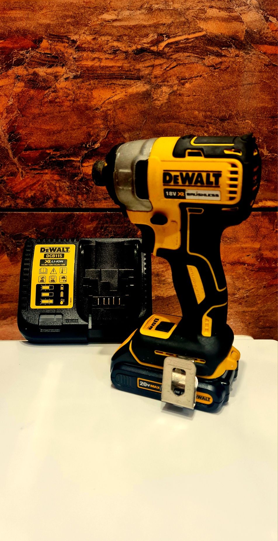 Імпульсний ударний Гайковерт DeWalt DCD887