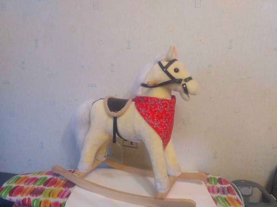 Конячка-гойдалка, музична.  Лошадка- качалка, музыкальная,