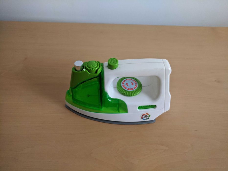 Zabawka żelazko - światło, dźwięk, spryskiwacz