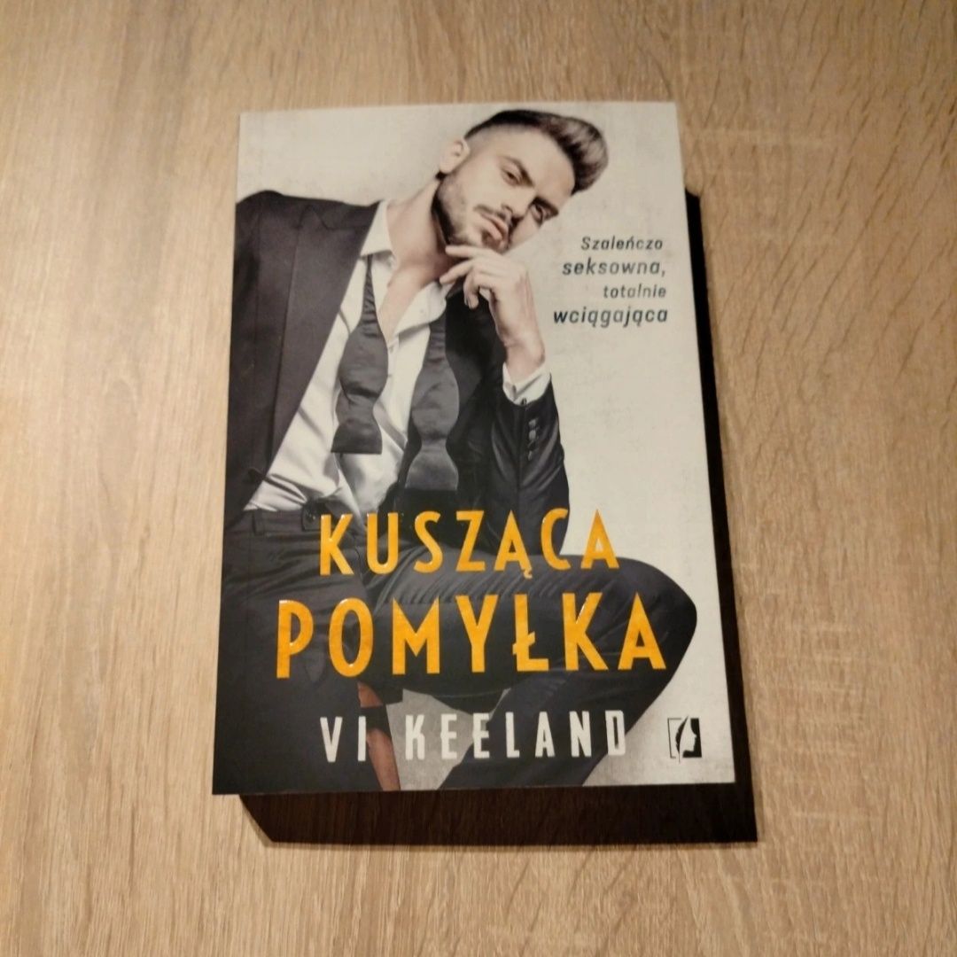 Kusząca pomyłka Vi Keeland