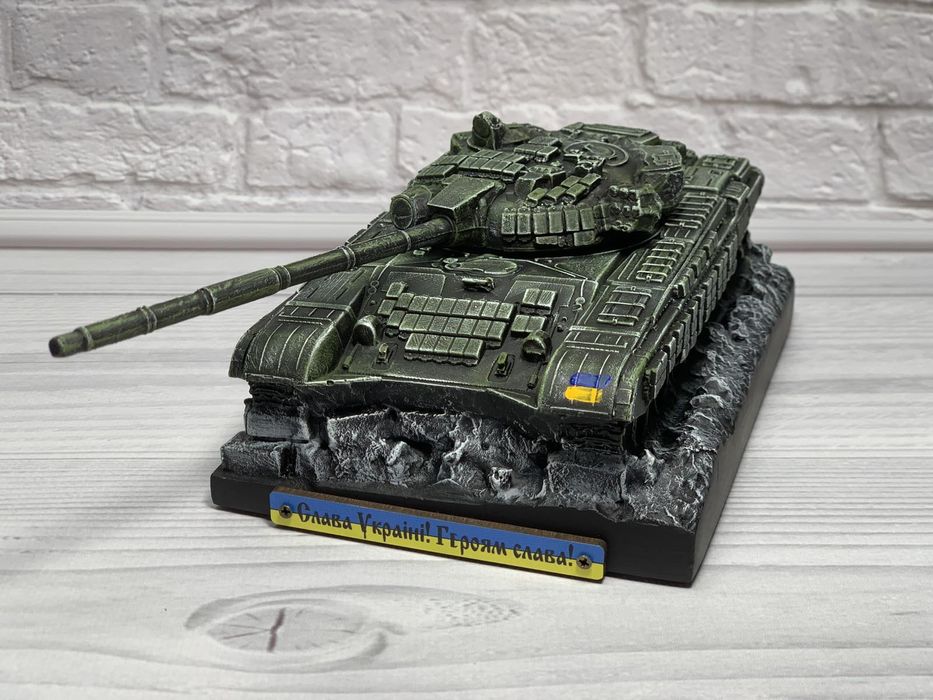 Гіпсовий сувенір танк Т-72Б