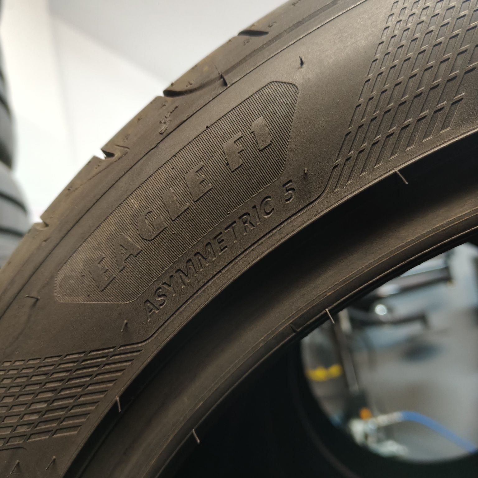 235/45/19 XL Sprzedam komplet opon letnich Goodyear