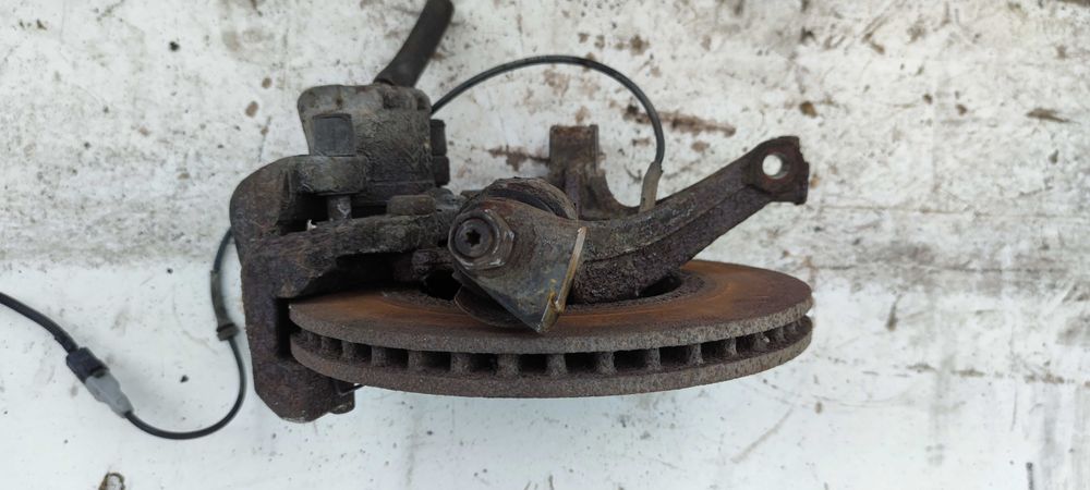 Citroen C4 Grand Picasso 2.0 Zwrotnica Prawy Przód Prawa Przednia PP