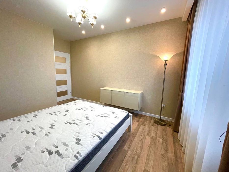 Продаж 2 км квартири на березі міського озера