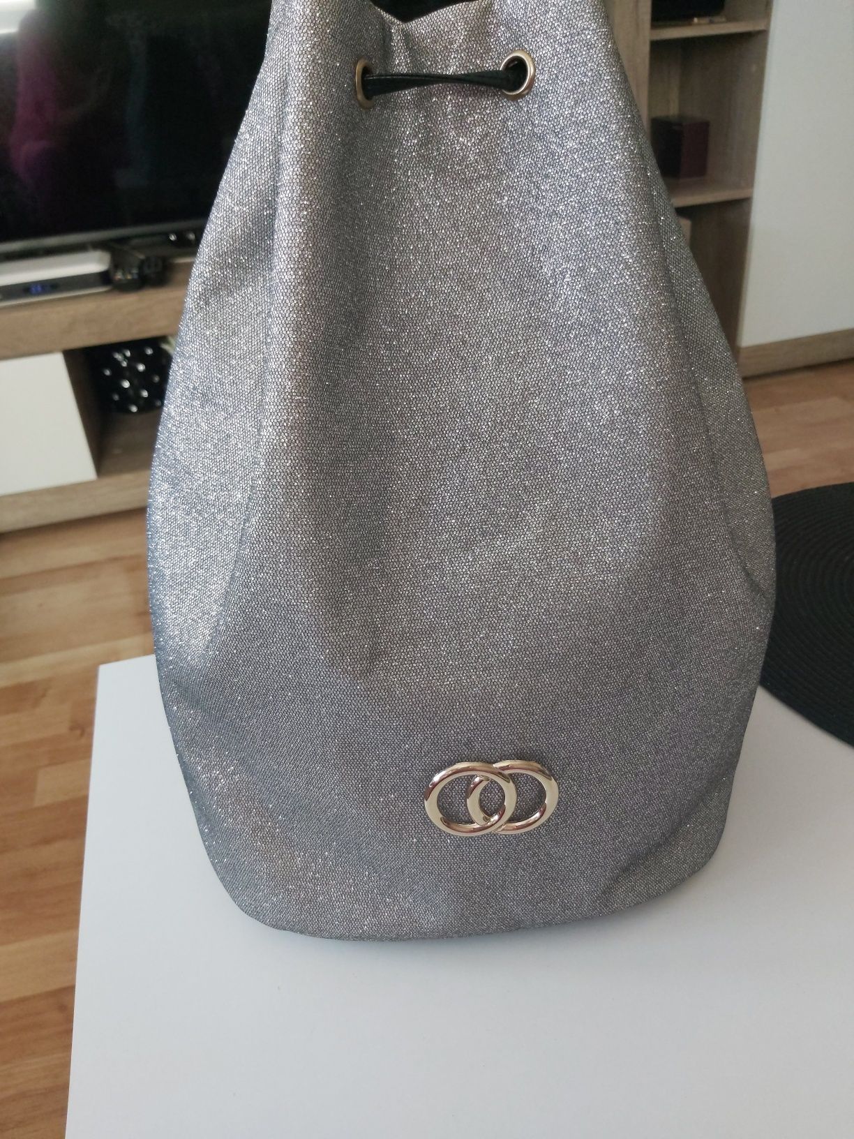 Worko-torebko-plecak w kolorze srebrnym nowy