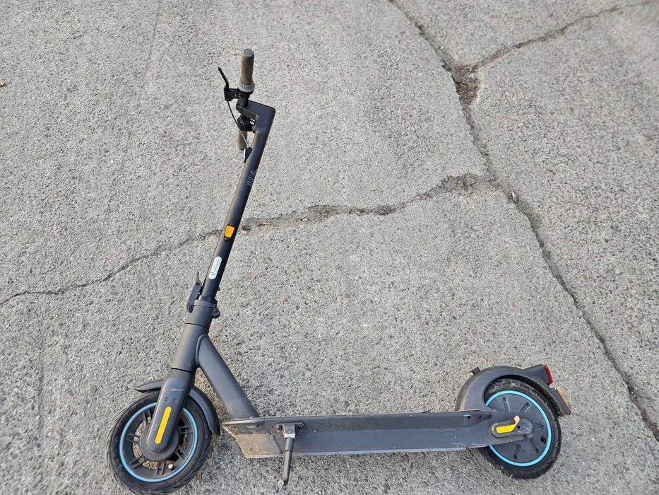 Hulajnoga elektryczna Ninebot G30 max  50 km na jednym ladowaniu