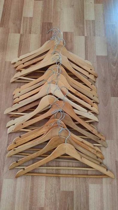 21 cabides de madeira