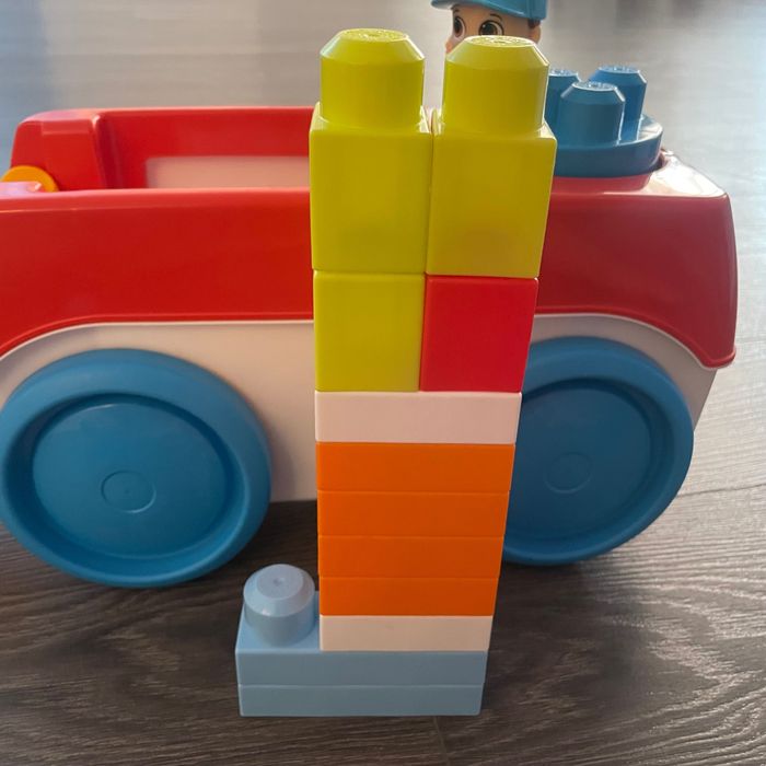 Розвиваюча каталка - конструктор battat