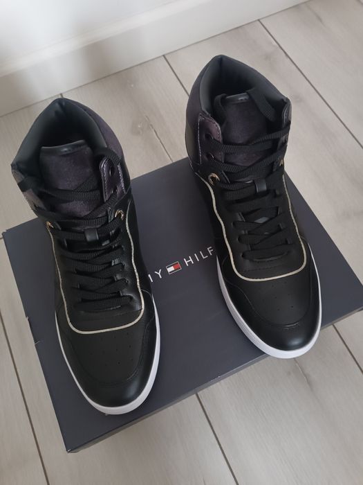 Продам зимние Ботиночки-кроссовки  Tommy Hilfiger