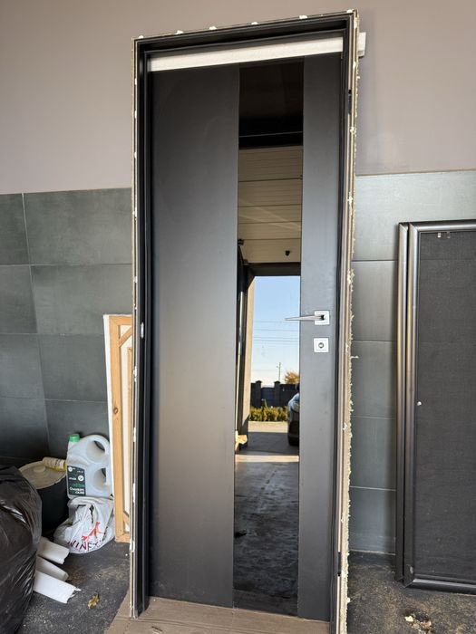 Дизайнерські двері чорні зі склом