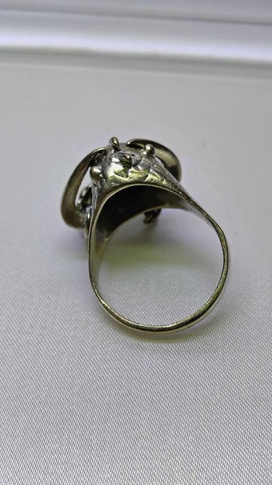 Srebrny sygnet - potwór z łańcuchem - 925 - nr 028