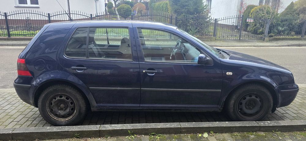 Volkswagen Golf 1.4 benzyna. 2000r
