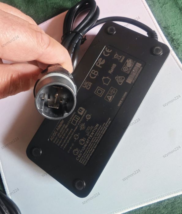 Ładowarka Yamaha  630 Wh 42.0V-4.0A