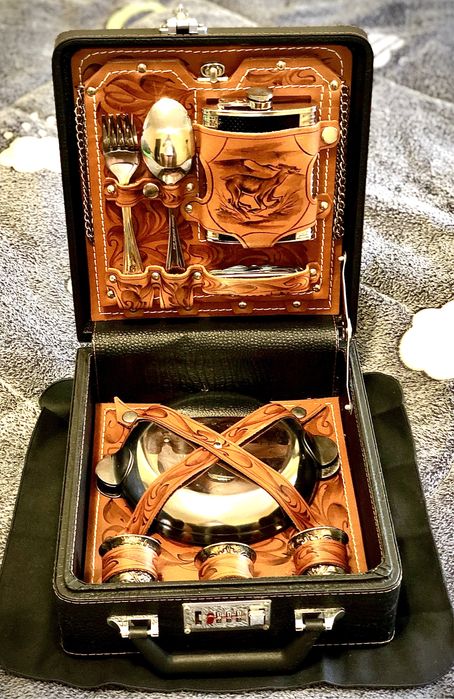 Новый VIP-НАБОР для пикника на 3 персоны в кожаном кейсе !