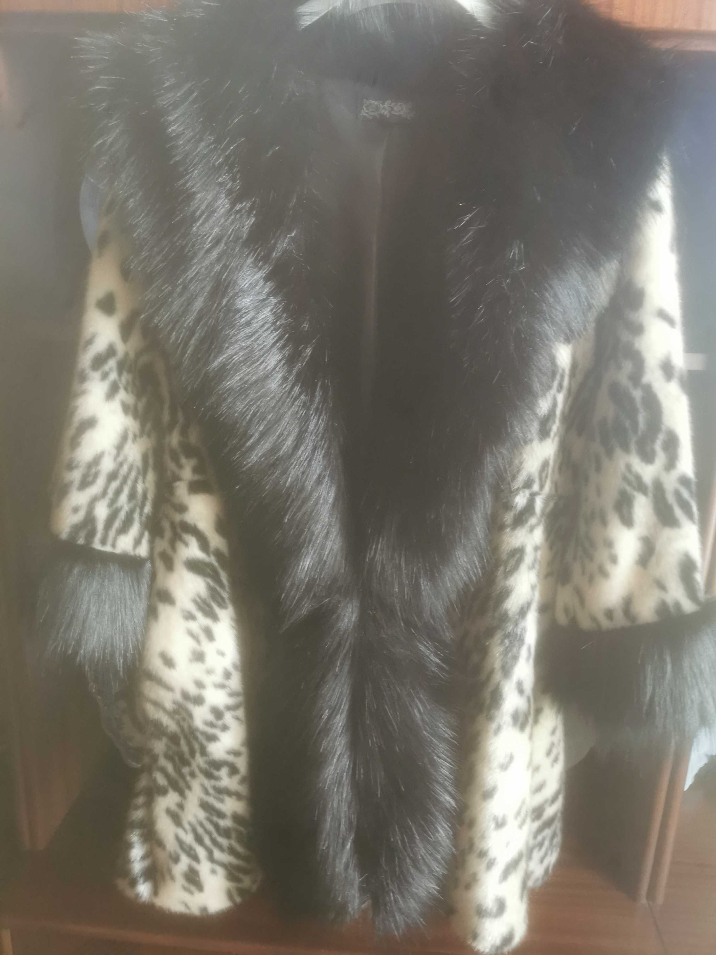 Casaco sem uso creme e preto veste numero grande