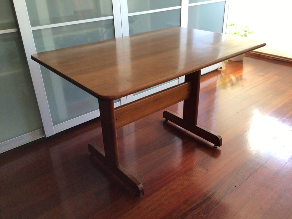 Mesa de trabalho em ótimo estado