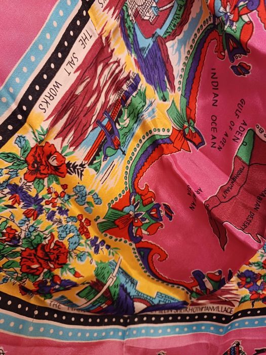 Vintage apaszka „Souvenir of Aden” – orientalny wzór, wielbłądy, mapa