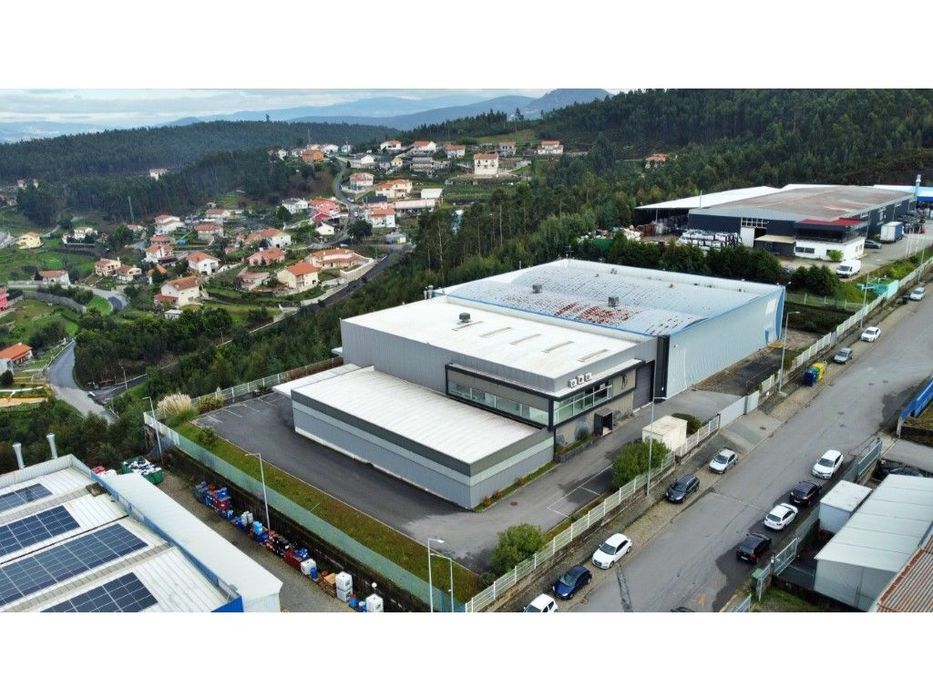 Armazém como novo em Castelo de Paiva