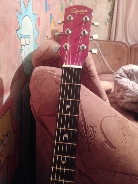 Акустическая гитара Squier by Fender SA-150. Идеальна для начинающих.