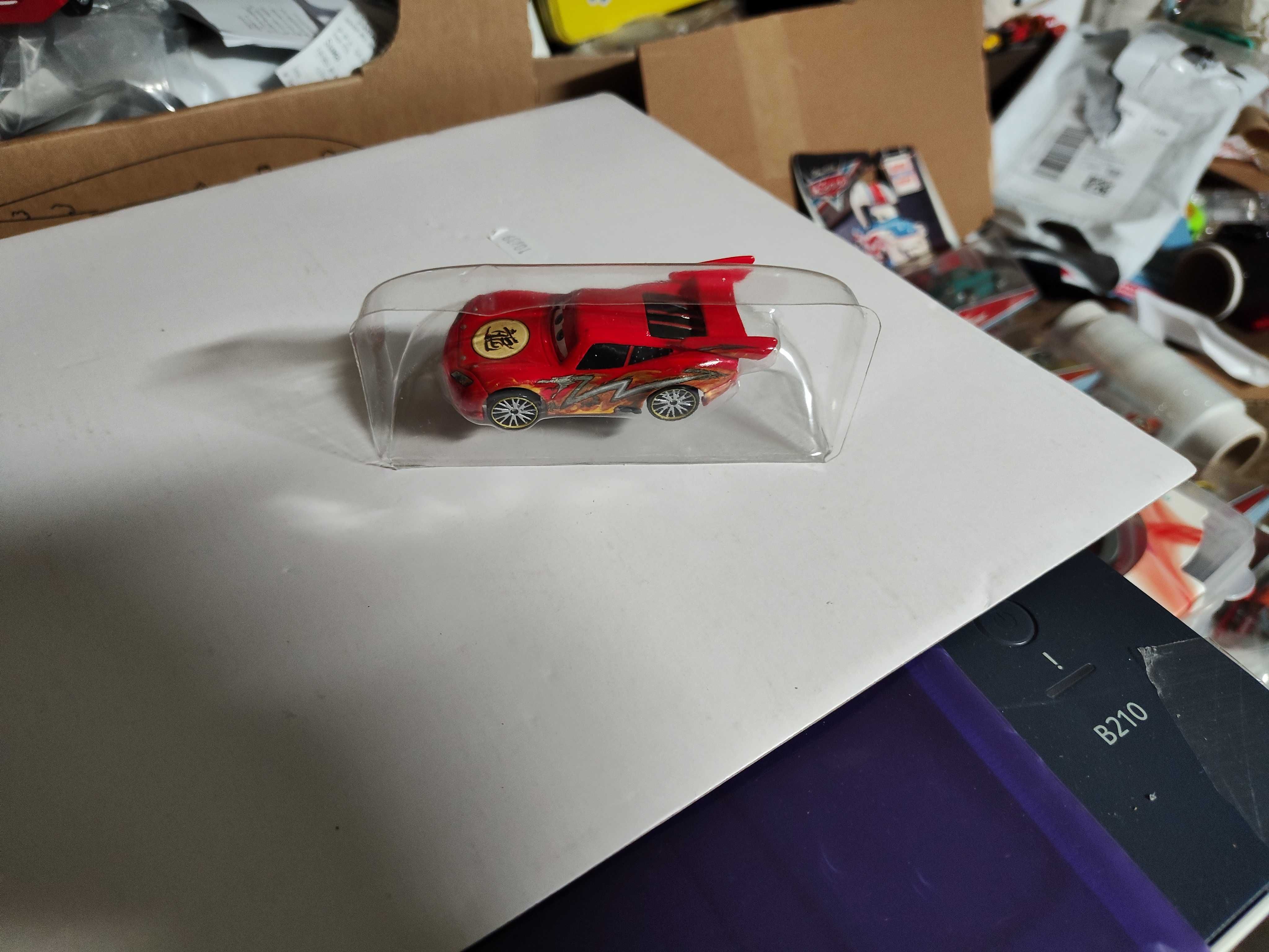 Zygzak McQueen japoński smok Tokyo cars auta Disney mattel