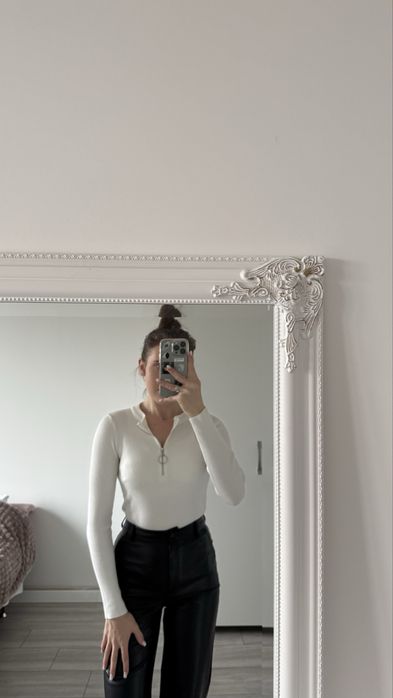 Вʼязана кофтинка на блмскавці, розмір S