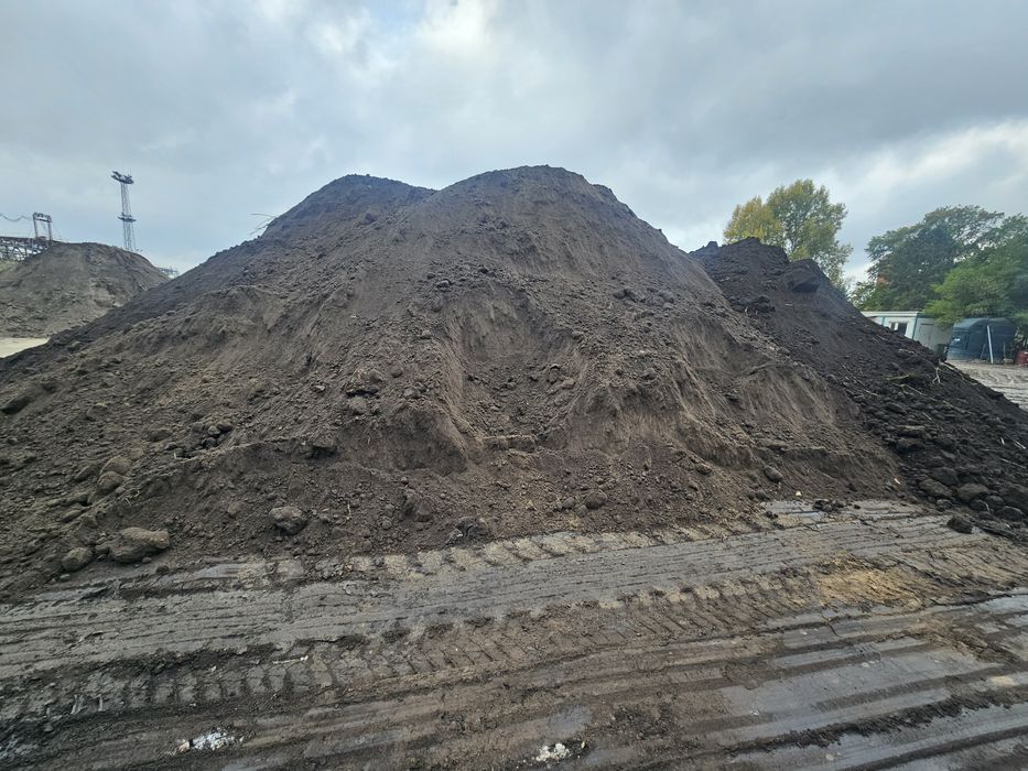 Humus prosto z pola Wrocław ziemia z transportem