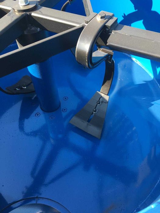 Elektryczna betoniarka planetarna 600L osłony zgarniacz boczny.