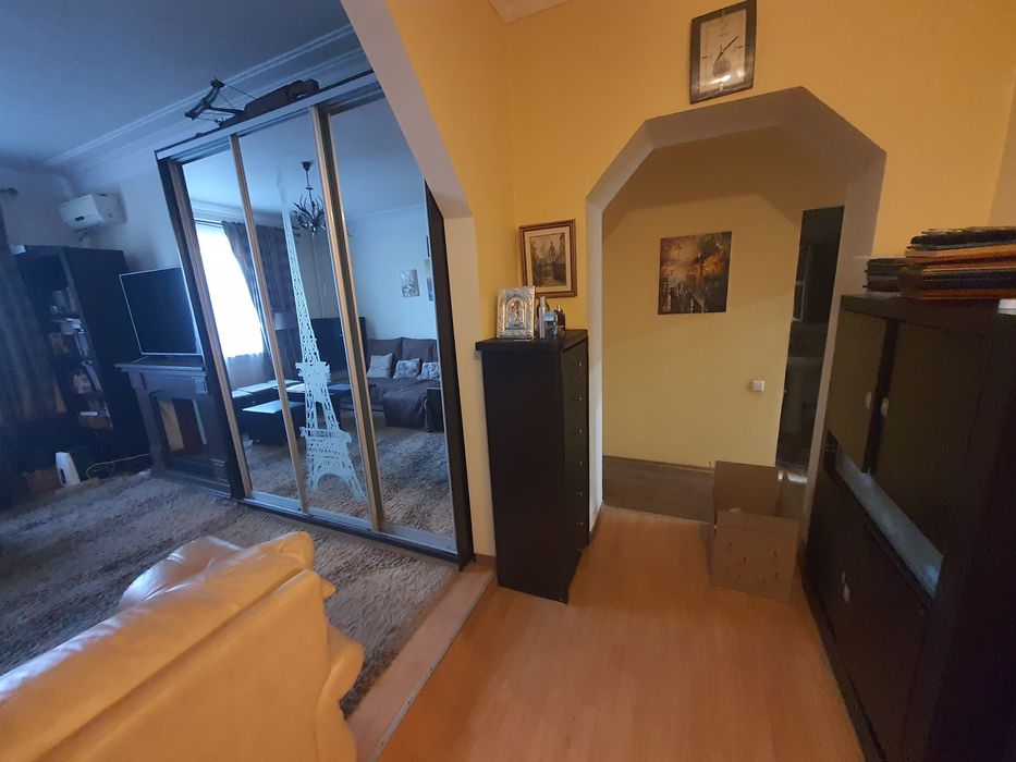 Продам 3к кв  80м2 вул Соц.містечко гарна локація 100м Київський Шлях