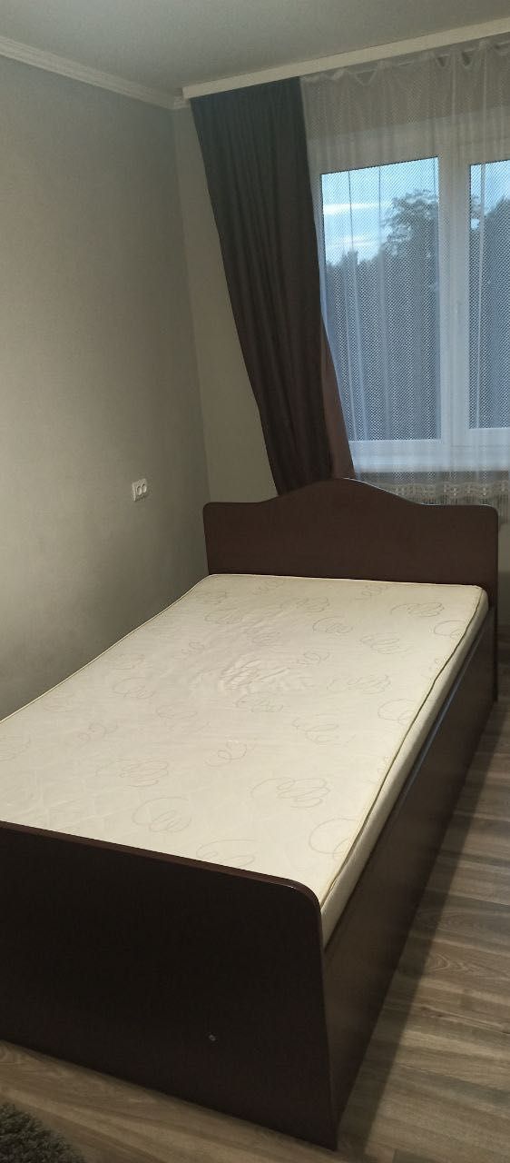 Ліжко з матрацом