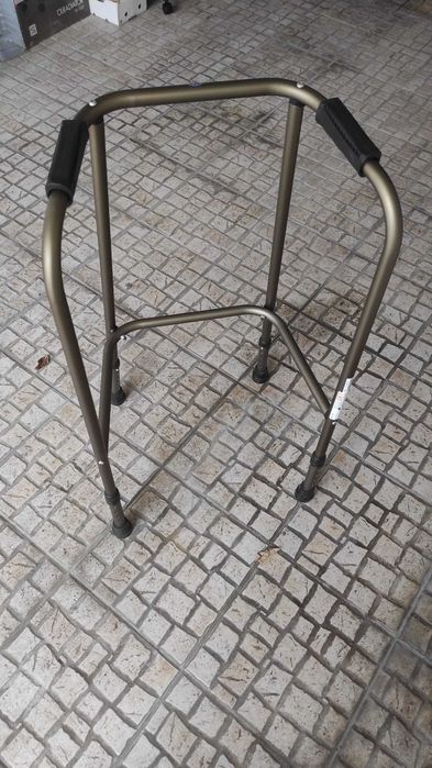 Andarilho estreito fixo- idosos