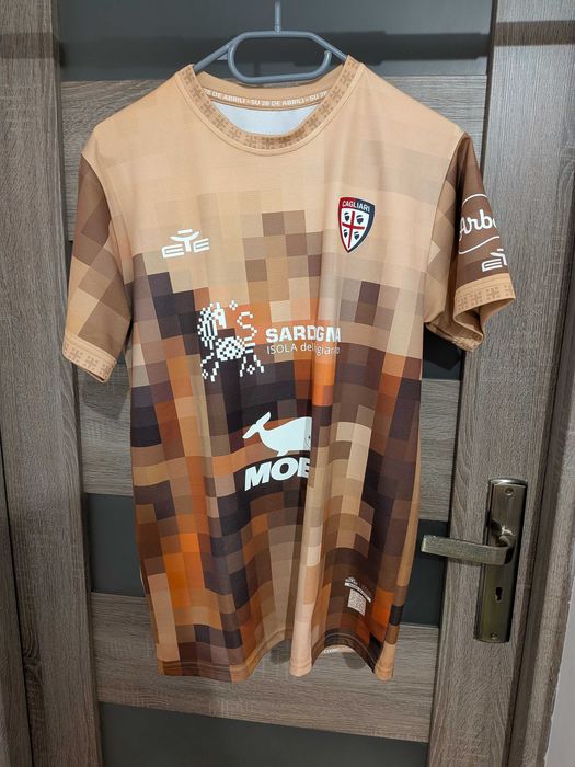 Koszulka piłkarska Cagliari Calcio sezon 2023/24 edycja specjalna