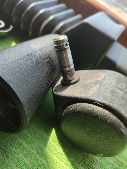 Запчастини офісне крісло