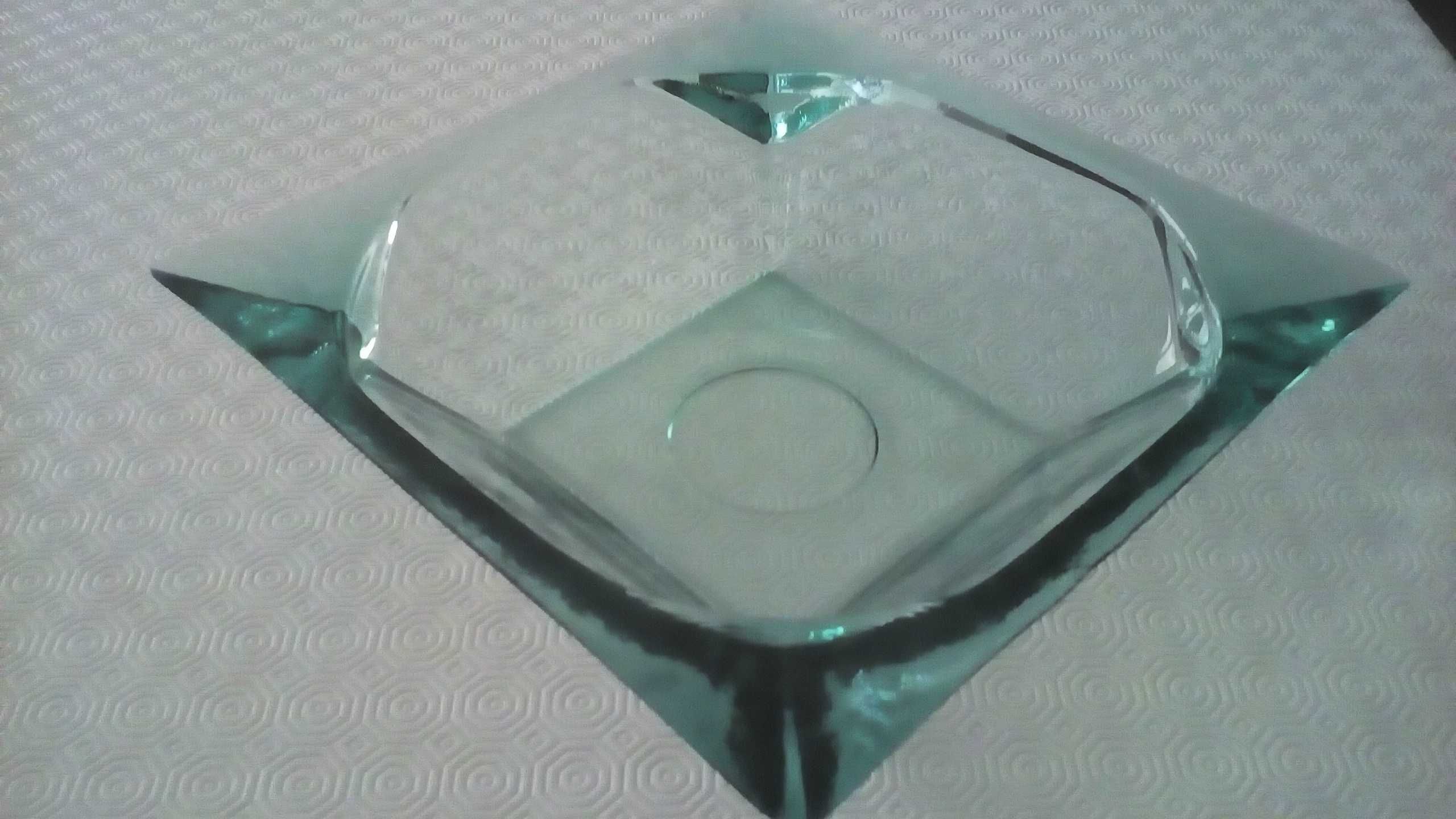 Em vidro transparente - elegantes centros, potes e jarrões