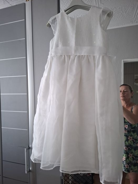 Śnieżno biała sukienka