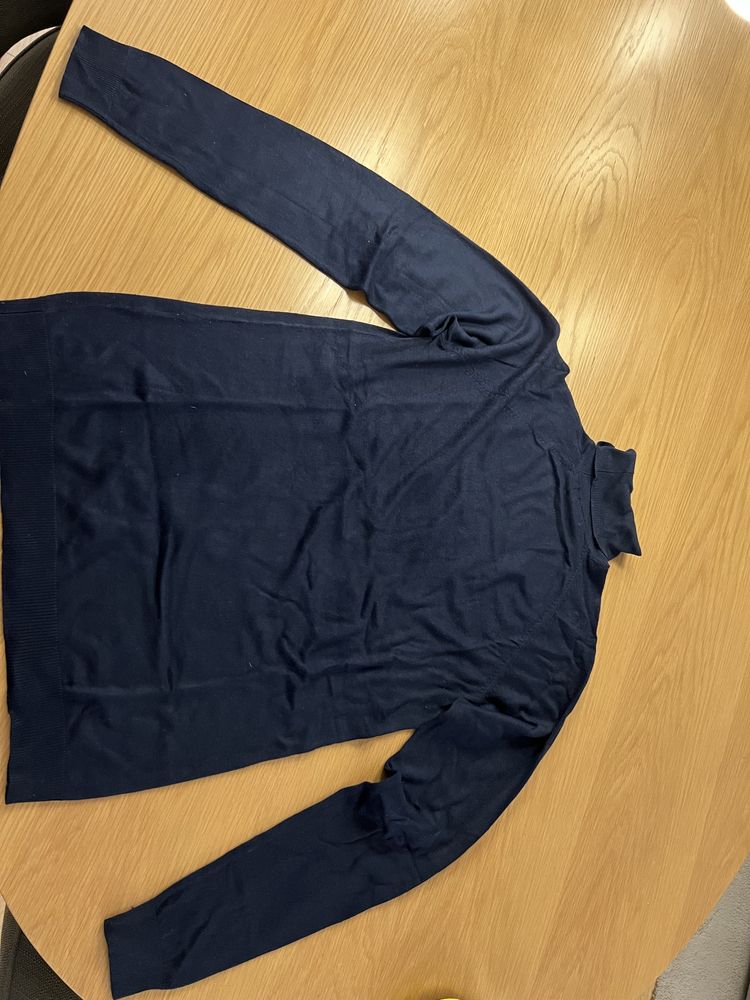 Camisola de Gola Alta cor azul escuro da Zara