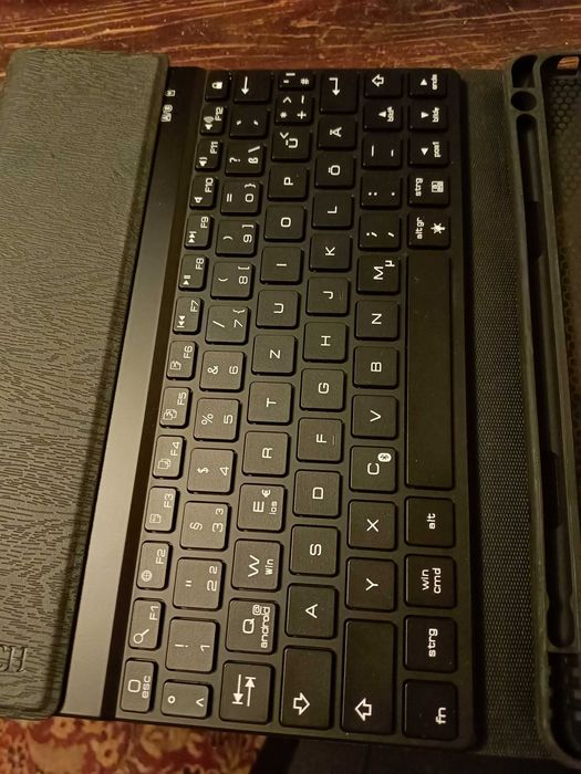 Etui do tableta z klawiaturą