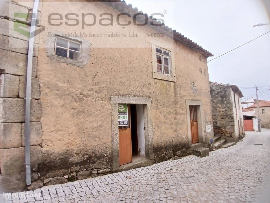 Moradia V2 para reconstruir