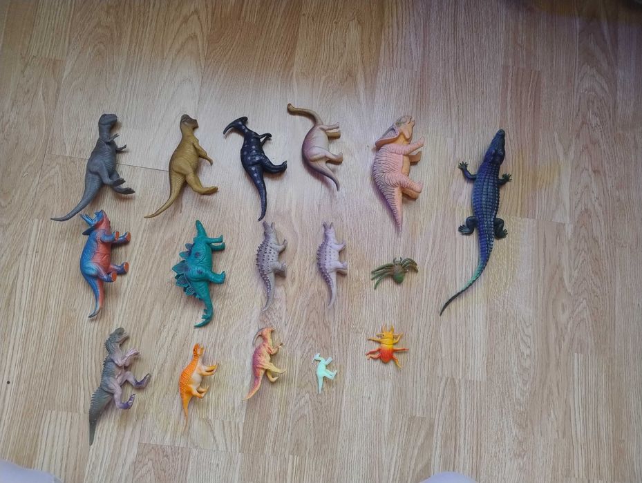 Набір динозаврів павуки крокодил 16 резинові тверді м'які