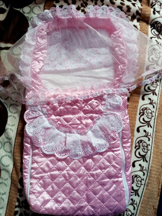 Конверт для новонародженої дівчинки для виписки з пологового будинку