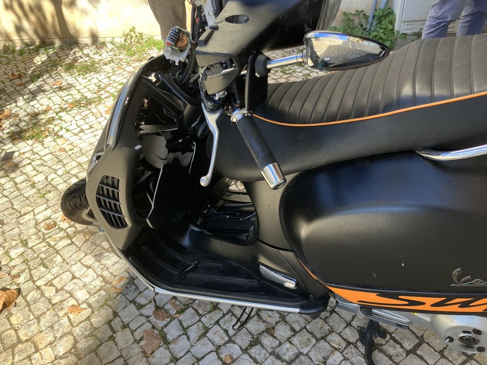 Vespa 300 gts super acidentada