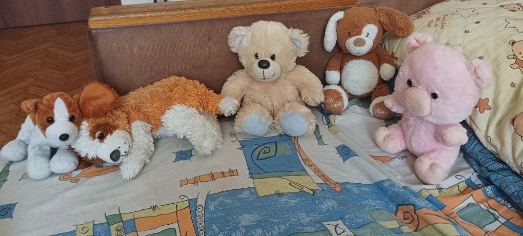 Игрушки детские- собачки,свинки,медведь.