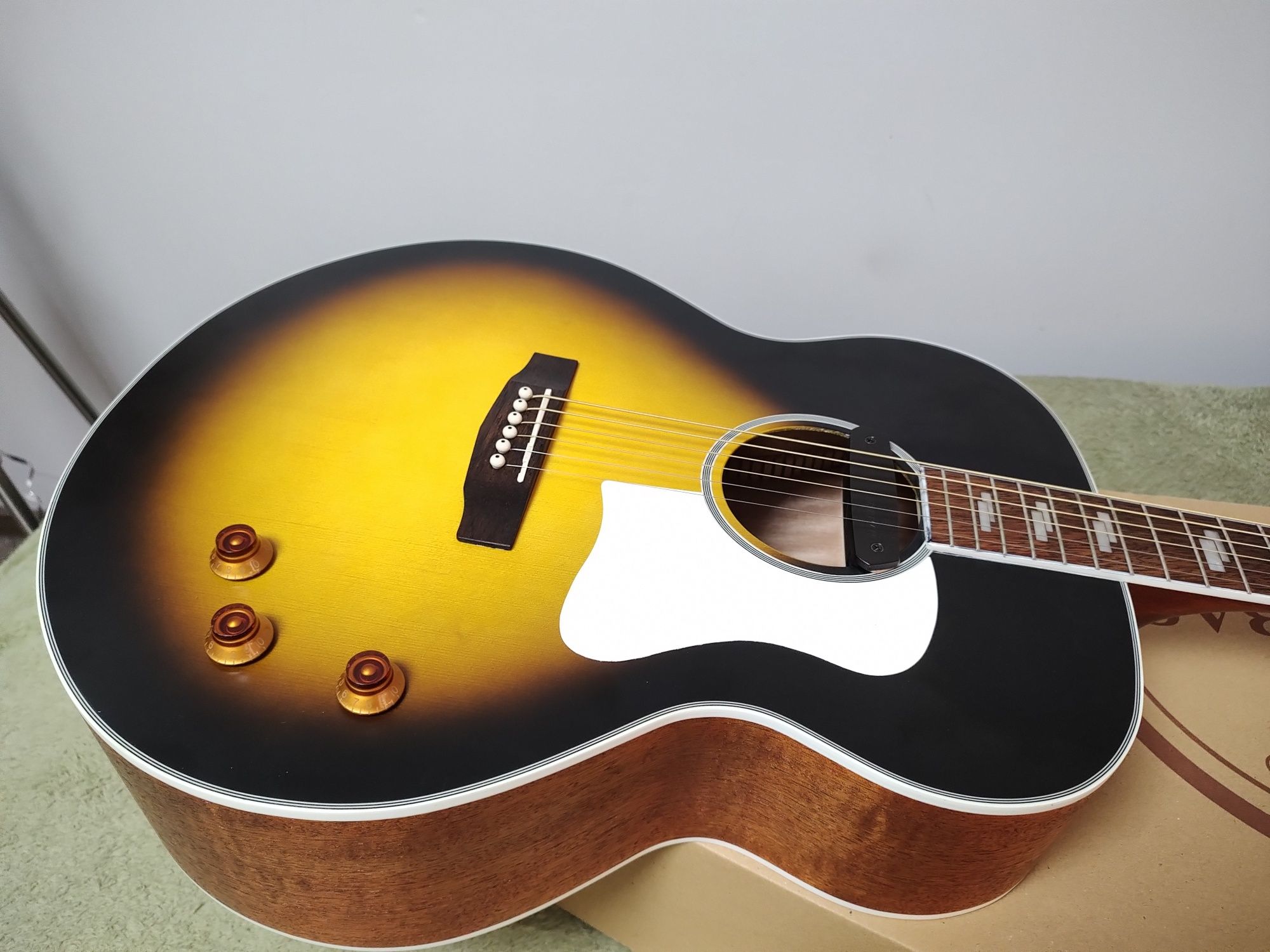NOWA Cort CJ RETRO VSM gitara elektroakustyczna Piękne Jumbo !!