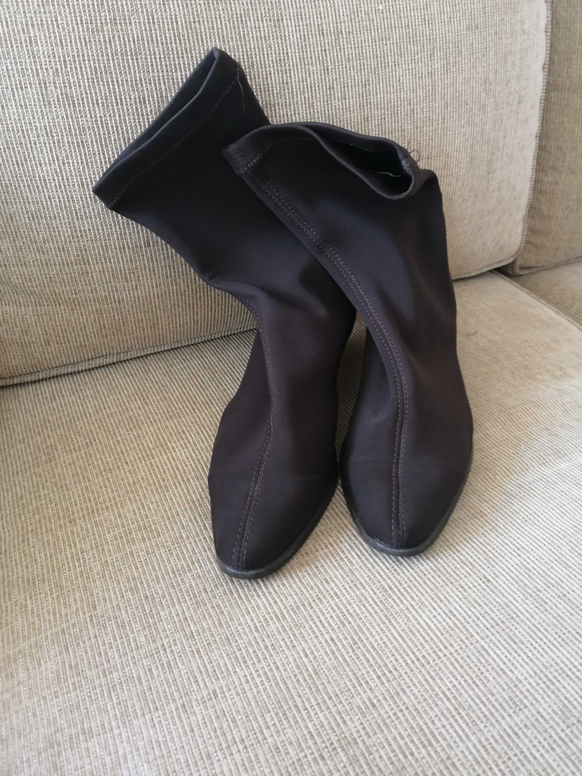 Botas castanhas novas n. 39