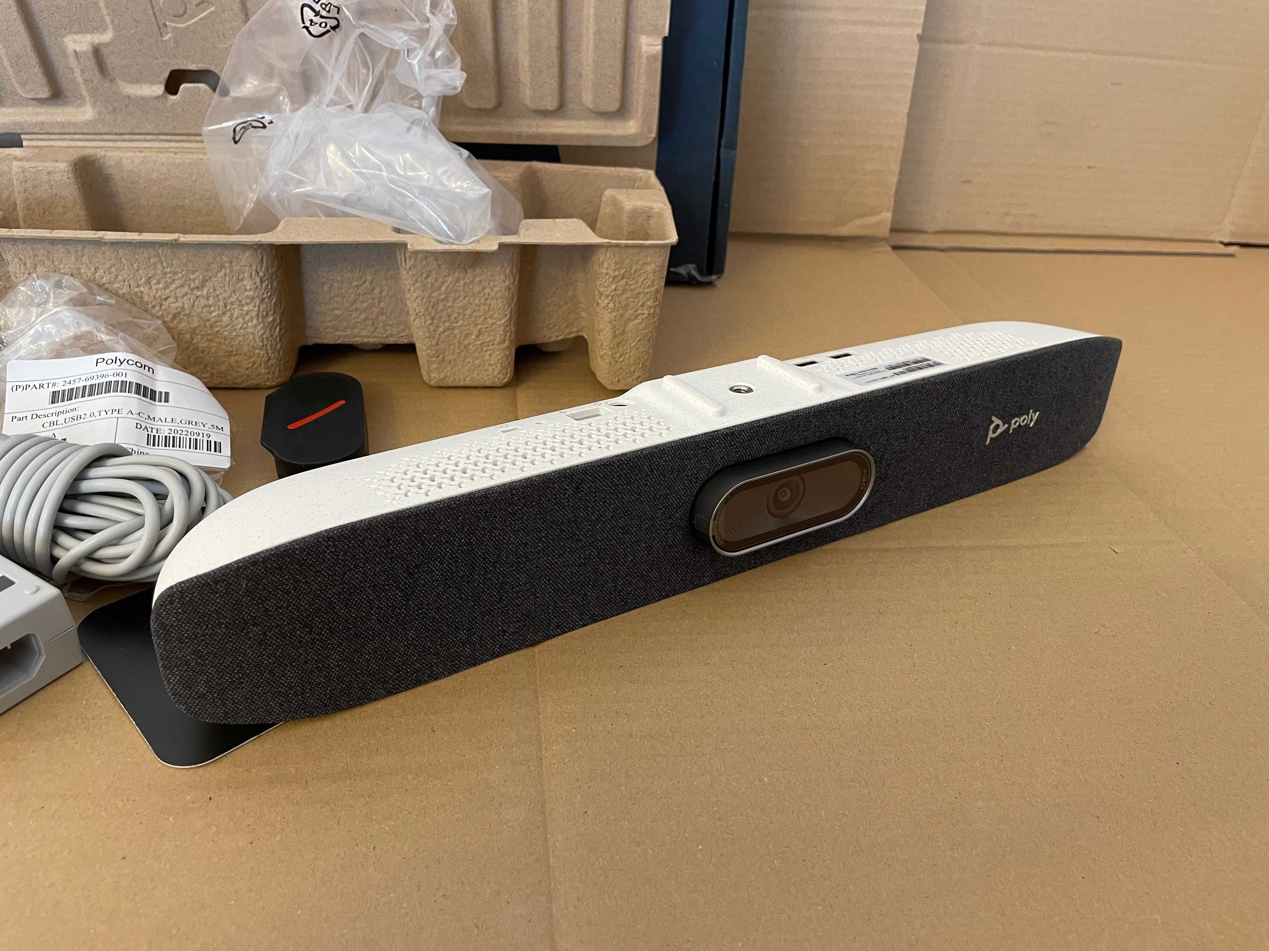 Kamera z głośnikiem do wideokonferencji Poly Studio R30 USB Video Bar