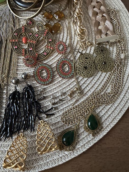 Zestaw biżuterii złoto bursztyn róż 30 szt artvibes słoik biżuterii