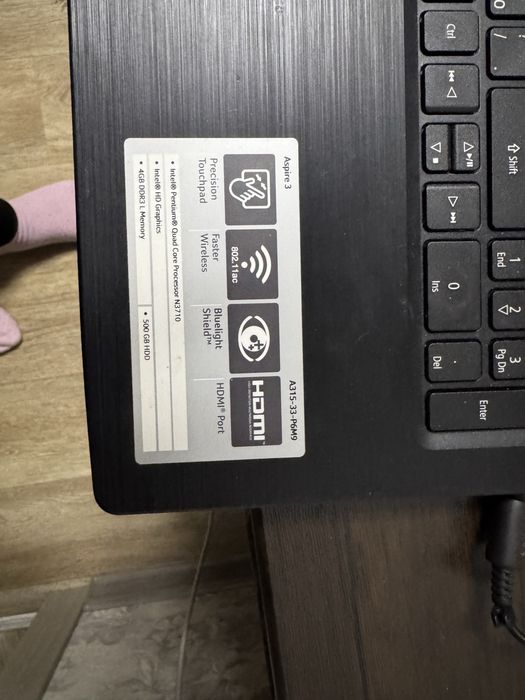 Продаю ноутбук  у задоввльному стані