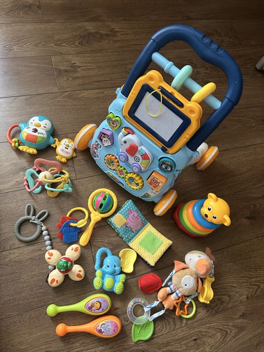 Ходунки і брязкальця для немовлят