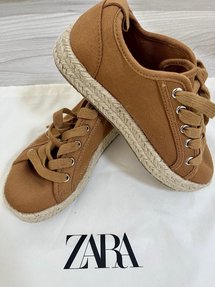 Дитячі черевики Zara