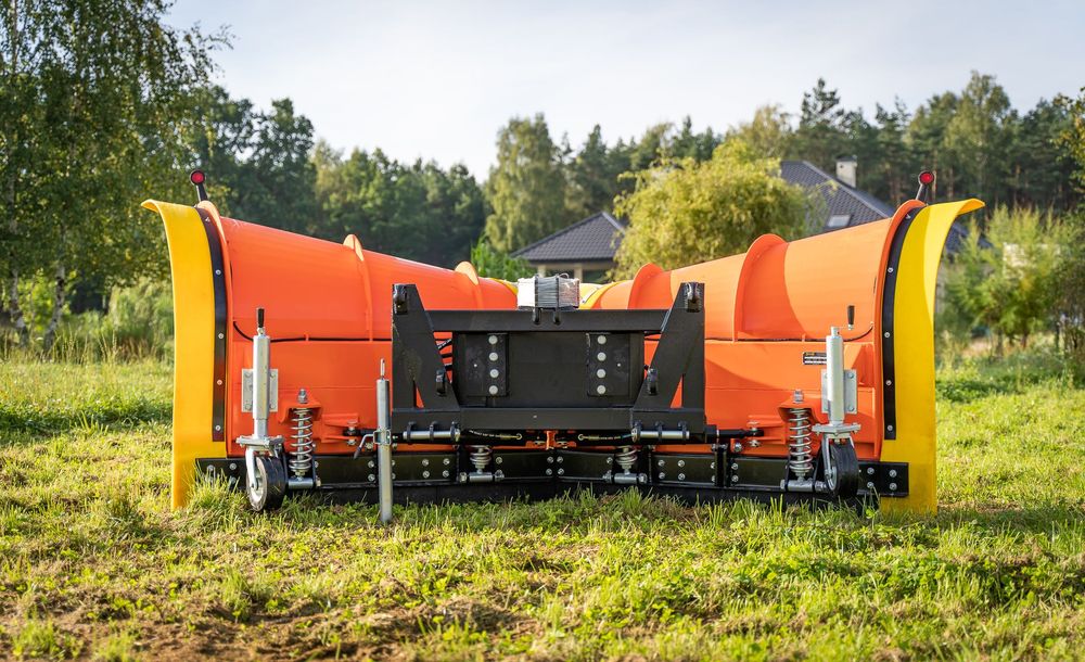 Pług śnieżny strzałkowy model 2 do ciągników, ładowarek nowy