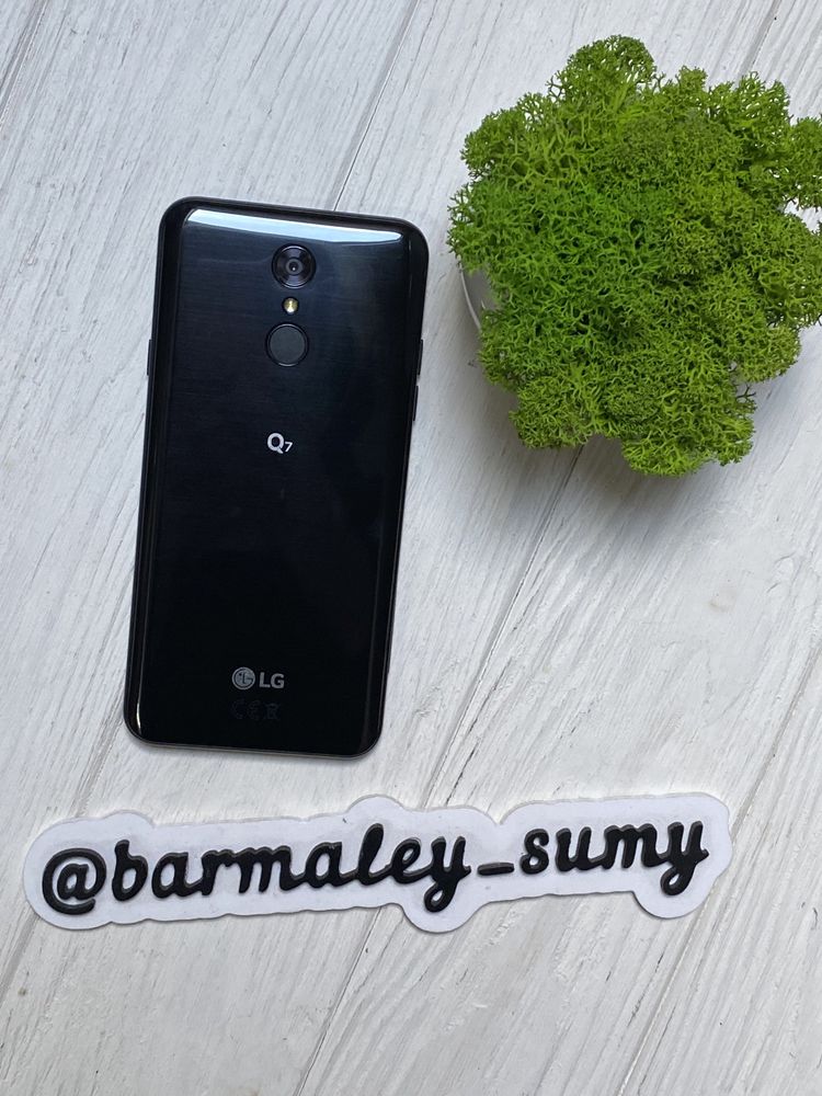 Телефон LG Q7 3/32gb